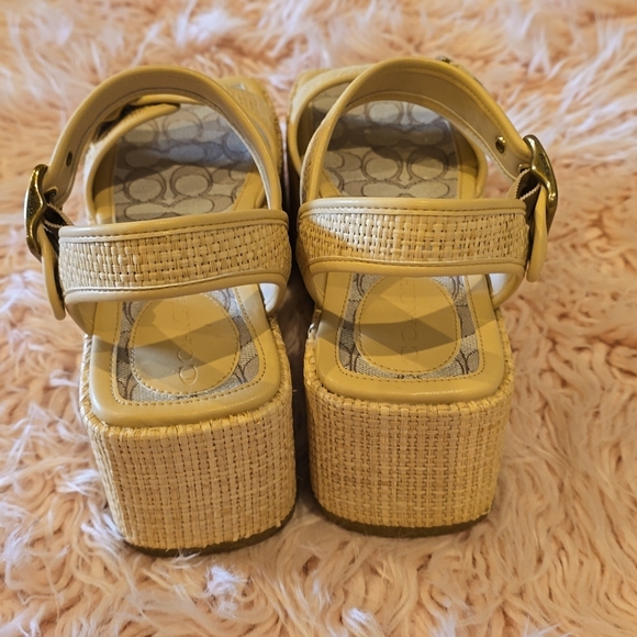 NIB COACH FLATFORMS! - Picture 4 of 9